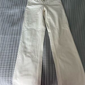 Zara White High Rise Jeans with Vintage Appeal
